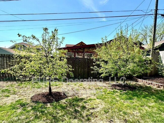 Building Photo - 5011 Miami St