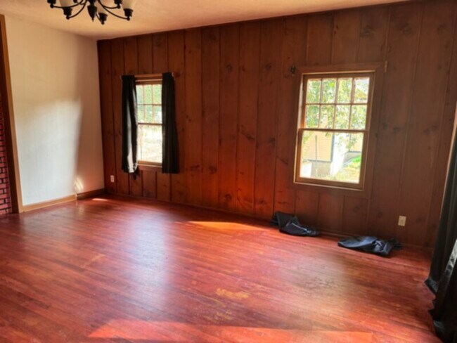 Building Photo - Charming updated Glenwood home with 3 bedr...