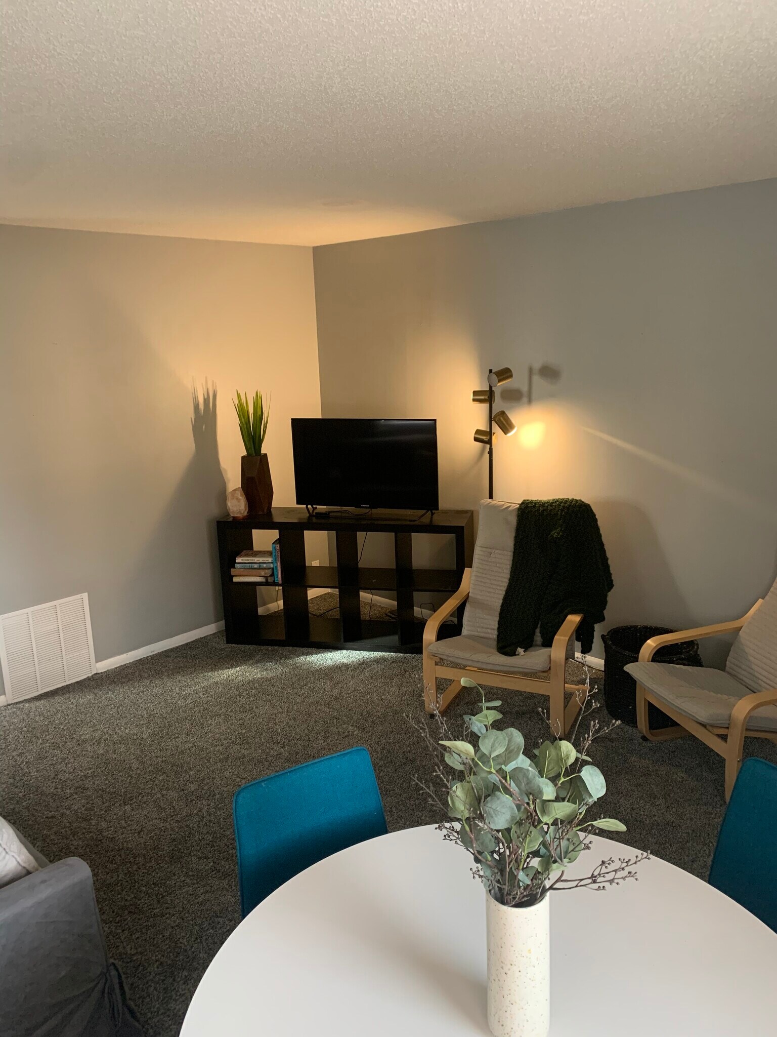 Building Photo - 3321 Bryant Ave S