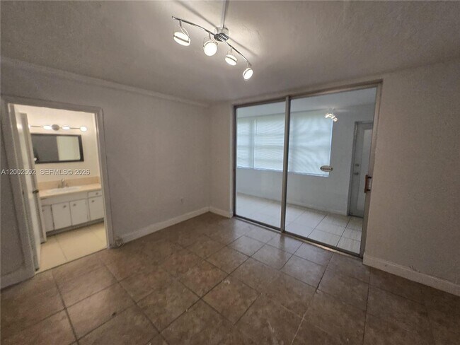 Building Photo - 1515 NE 125th Terrace