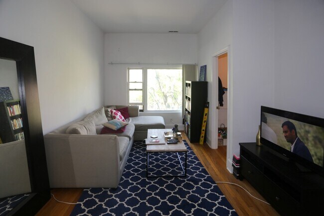 Building Photo - 3045 N Racine Ave