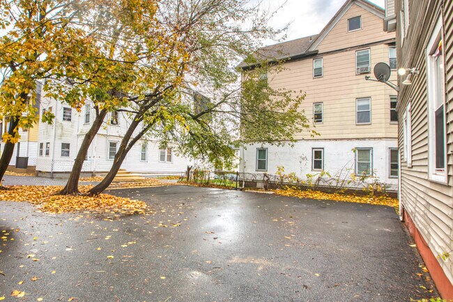 Building Photo - 429 New Britain Ave