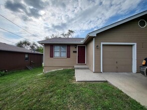 Building Photo - 114 Persimmon Dr