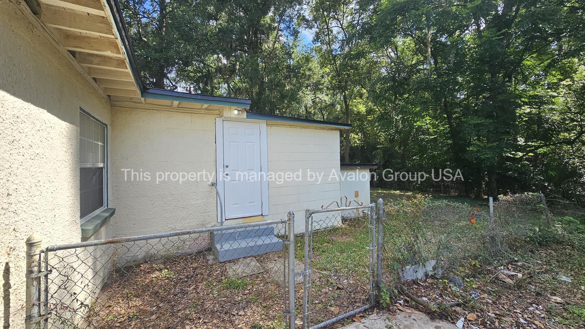 Building Photo - 9831 Ridge Blvd