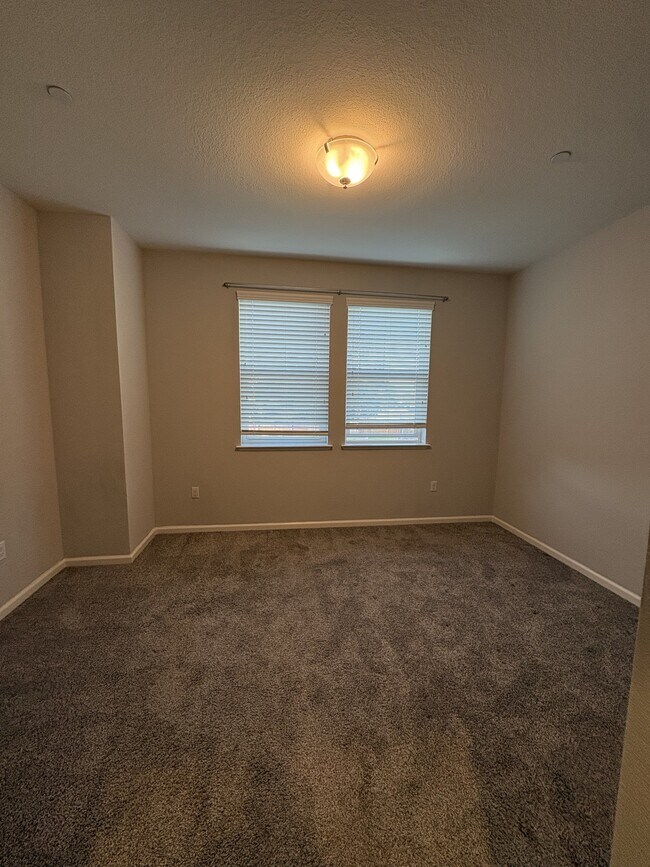 Building Photo - 488 Palmilla Pl