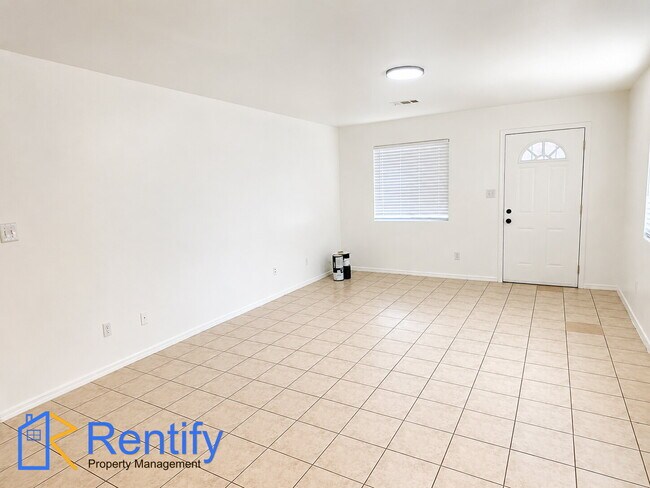 Building Photo - 3-Bed, 2-Bath in North Bakersfield – Only for $1,495