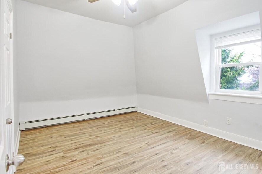 Building Photo - 1076 Fulton St