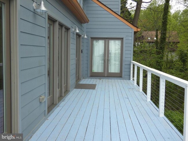 Building Photo - 3550 Bay View Dr