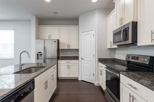 Building Photo - 506 E Robles St