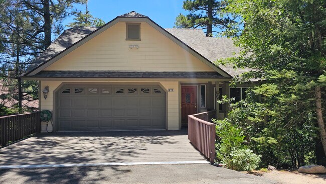 Building Photo - 527 Sutter Ln