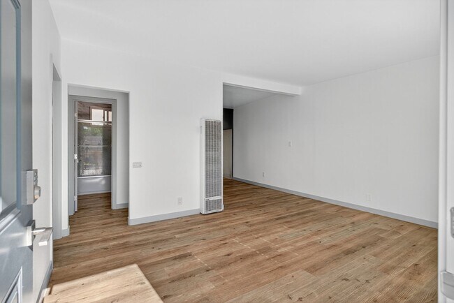 Interior Photo - 1078 E 7th Street