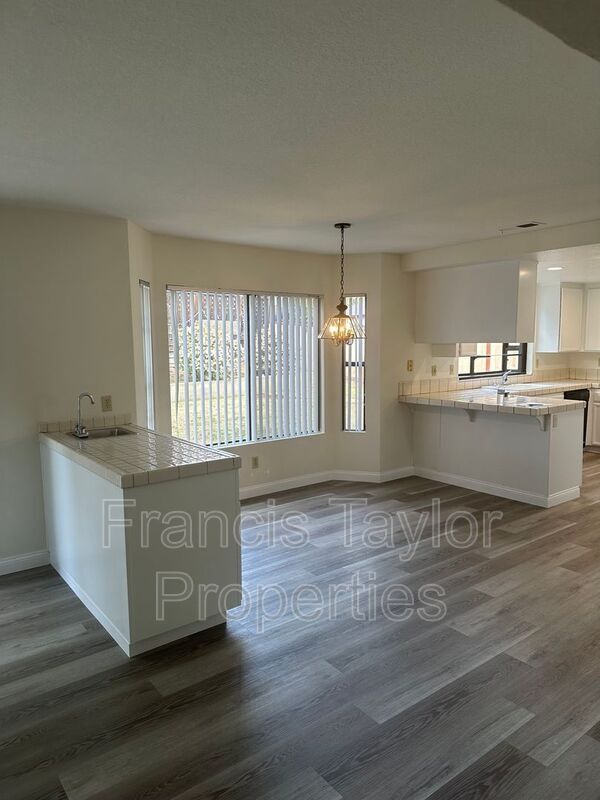 Building Photo - 954 Cornwell Ct