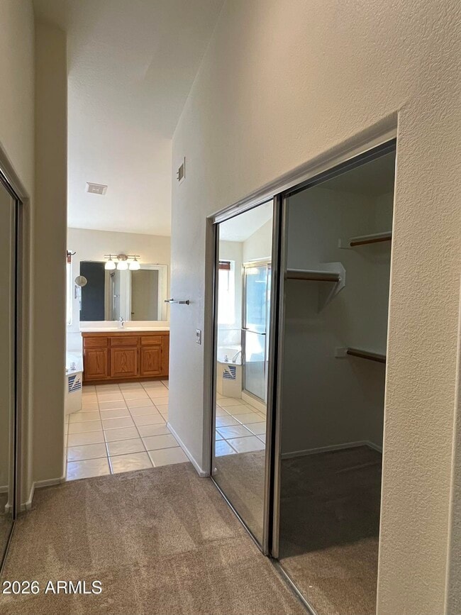 Building Photo - 5922 W Gary Dr