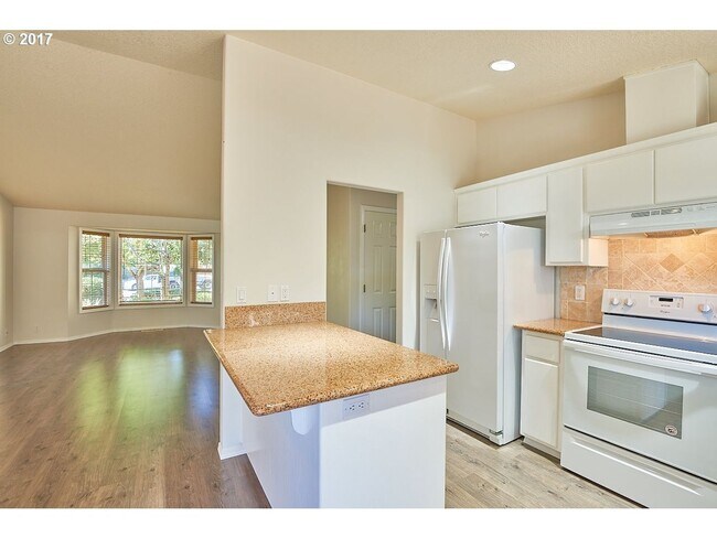 Building Photo - Lovely 3 Bed, 2 Bath Home in Dundee- Walking Distance to New Elementary School!