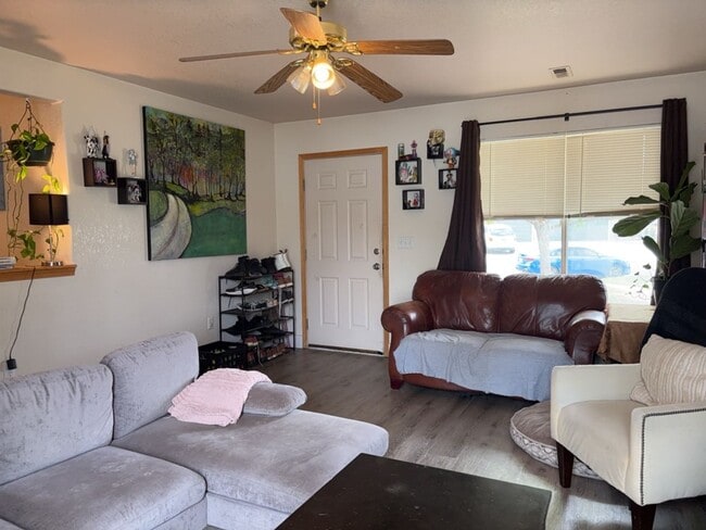 Building Photo - STUDENTS WELCOME! 3 Bed, 2 Bath Duplex in West Fort Collins close to Foothills