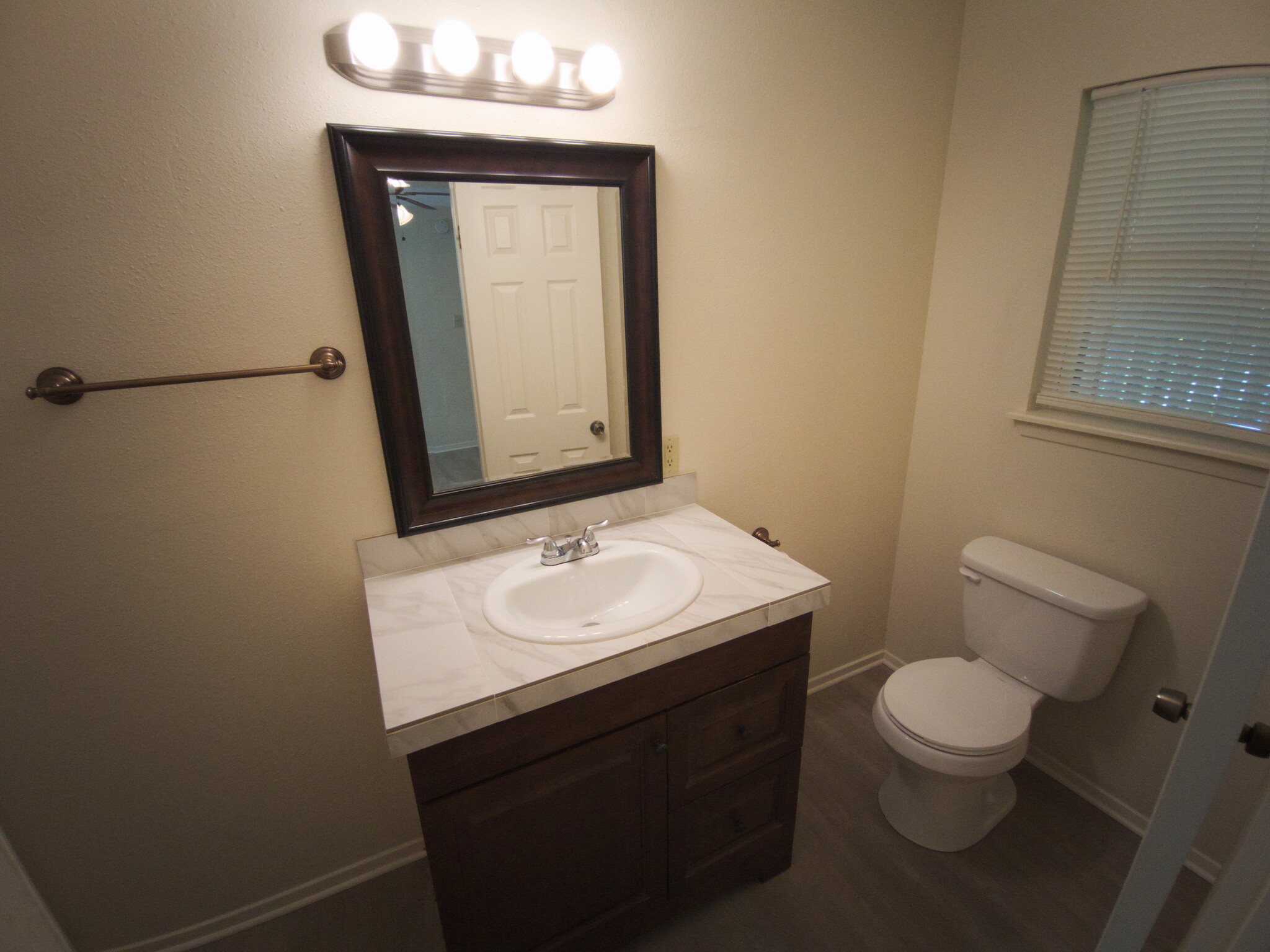 Building Photo - 327 Briarwood Dr