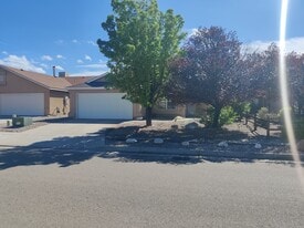 Building Photo - 420 Sawtooth St SE