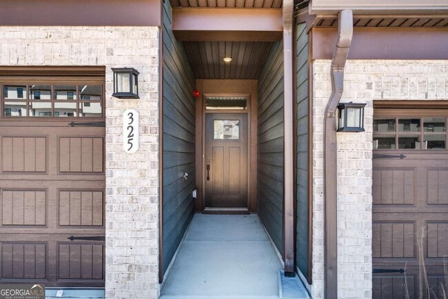 Building Photo - 325 Enchanted Ct