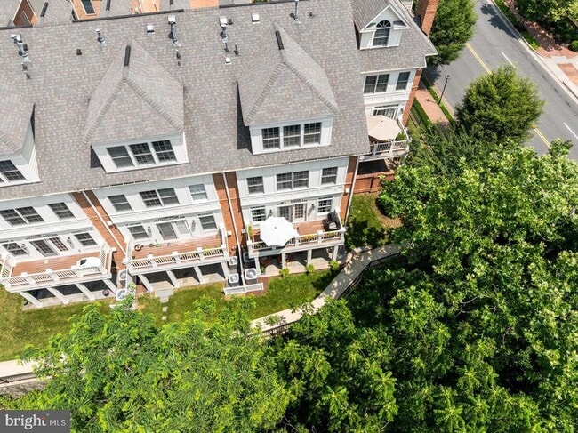 Building Photo - 10665 Yorktown Ct