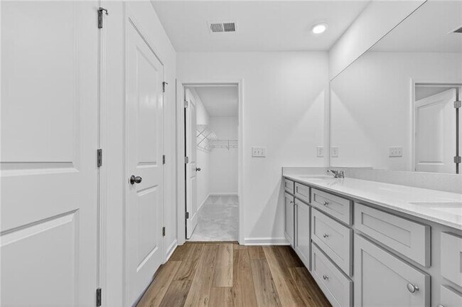 Building Photo - 879 Trace Ln