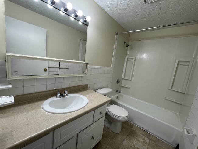 Building Photo - 99 Powers St