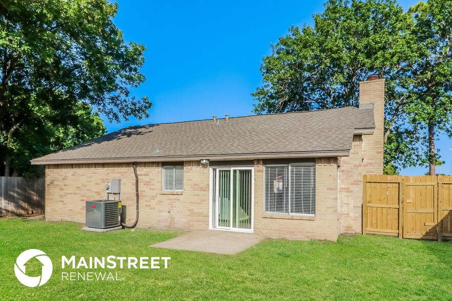 Building Photo - 15830 Gatebriar Dr