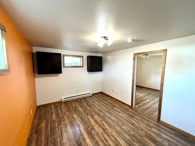 Building Photo - Pet Friendly 3 Bed 2 Bath Single Family Home With Large Garage!