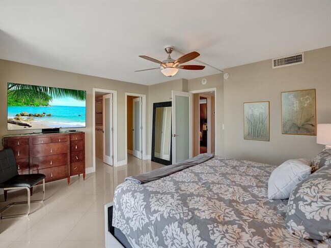 Building Photo - 4280 Galt Ocean Dr