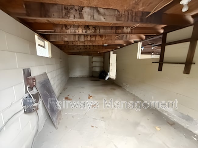 Building Photo - 16 Panorama Dr