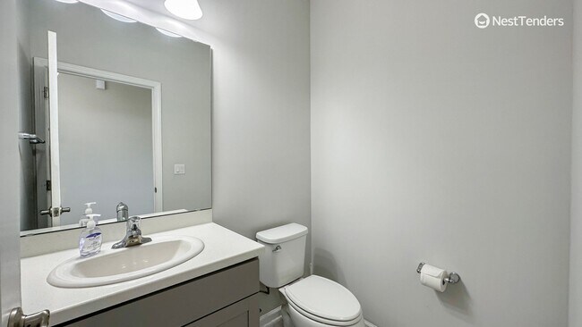 Building Photo - Four Bedrooms in the Heart of Nassau County!