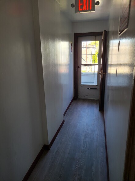 Hall to balcony - 131 Depeyster St