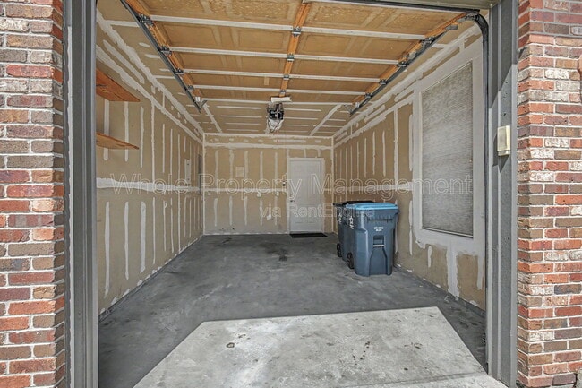 Building Photo - 2260 S Vaughn Way