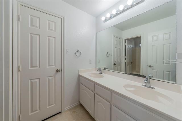 Building Photo - 7042 Hedgebrook