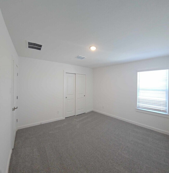 Building Photo - 8430 Bay Oaks Dr