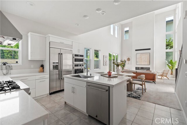 Building Photo - 151 Holliston