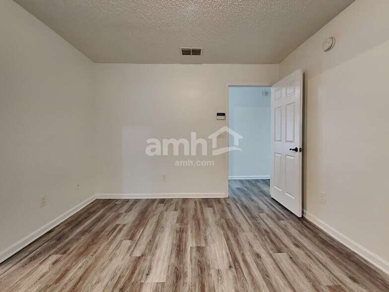 Building Photo - 3275 Guernsey Ct