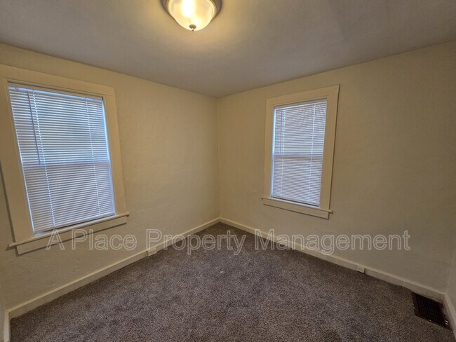 Building Photo - 338 La Motte Ln