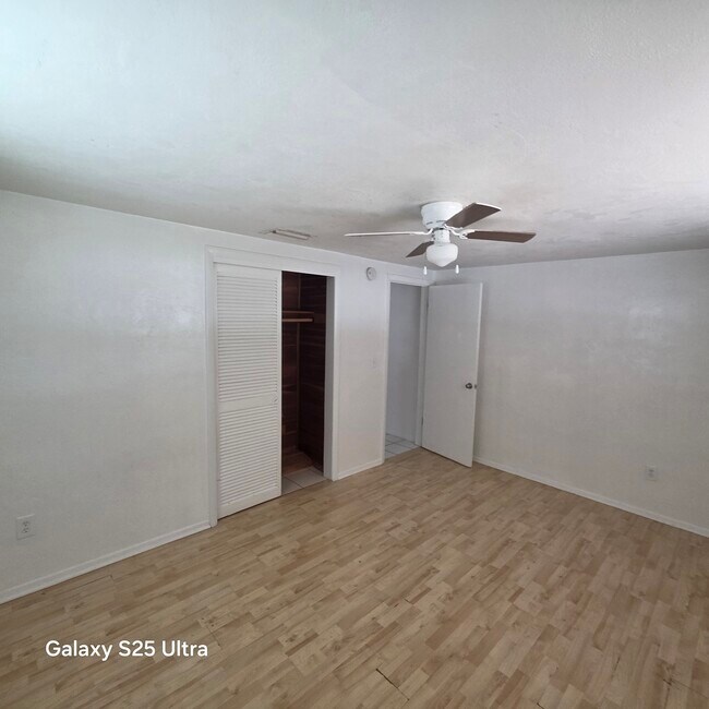 Building Photo - 3302 Bainbridge Dr