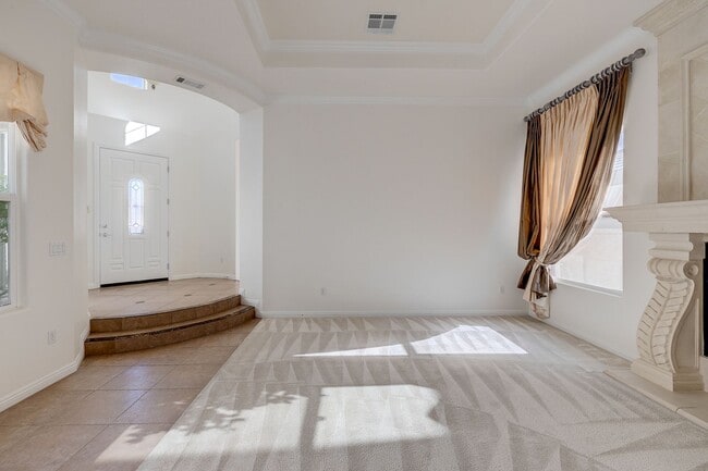 Building Photo - Beautiful 4Bd, 4Bth home in Guard Gated Community near Tivoli Village.