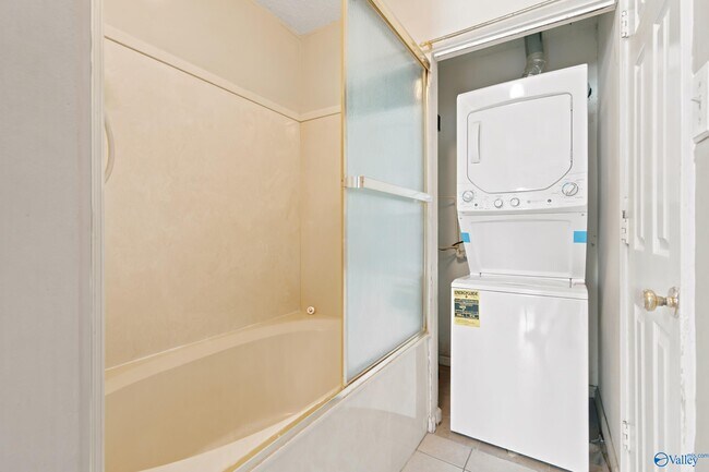Building Photo - 104 Waters Edge Ln