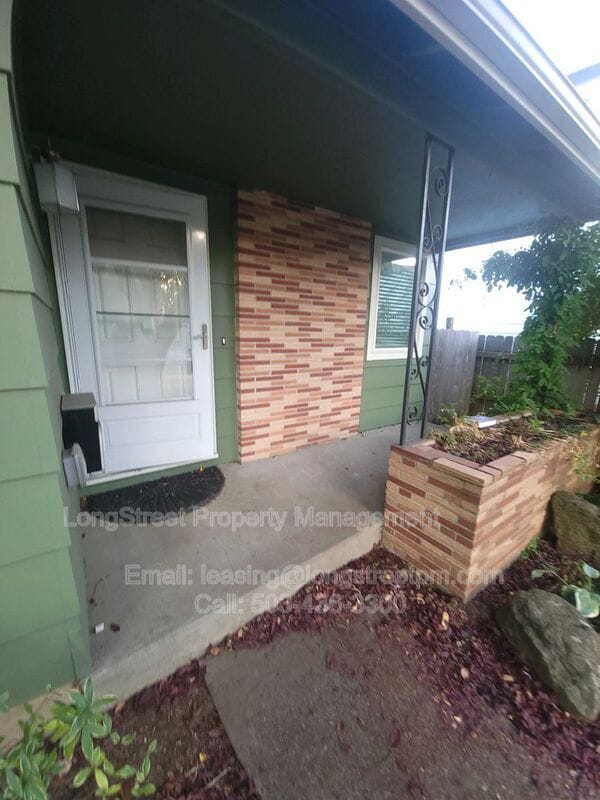 Building Photo - 4516 SE 65th Ave
