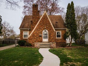 Building Photo - 3 Bedroom - 2.5 Bath - Redford - $1425