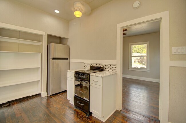 Building Photo - 309 Lowry St