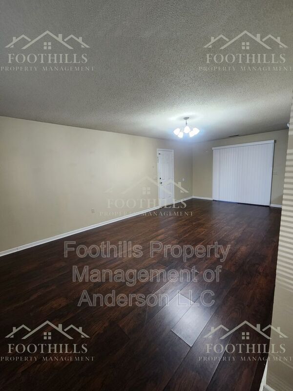 Building Photo - 305 Green Forest Dr