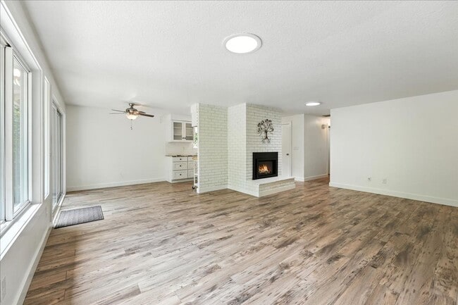 Building Photo - Charming Single-Level 3-Bedroom Home for R...