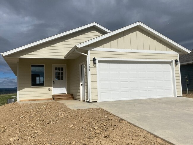 Primary Photo - 5 BED | 2 BATH | DOUBLE GARAGE | RAPID VALLEY