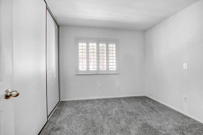 Building Photo - 3030 Wellington Dr