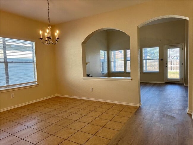 Building Photo - 11606 Hereford St