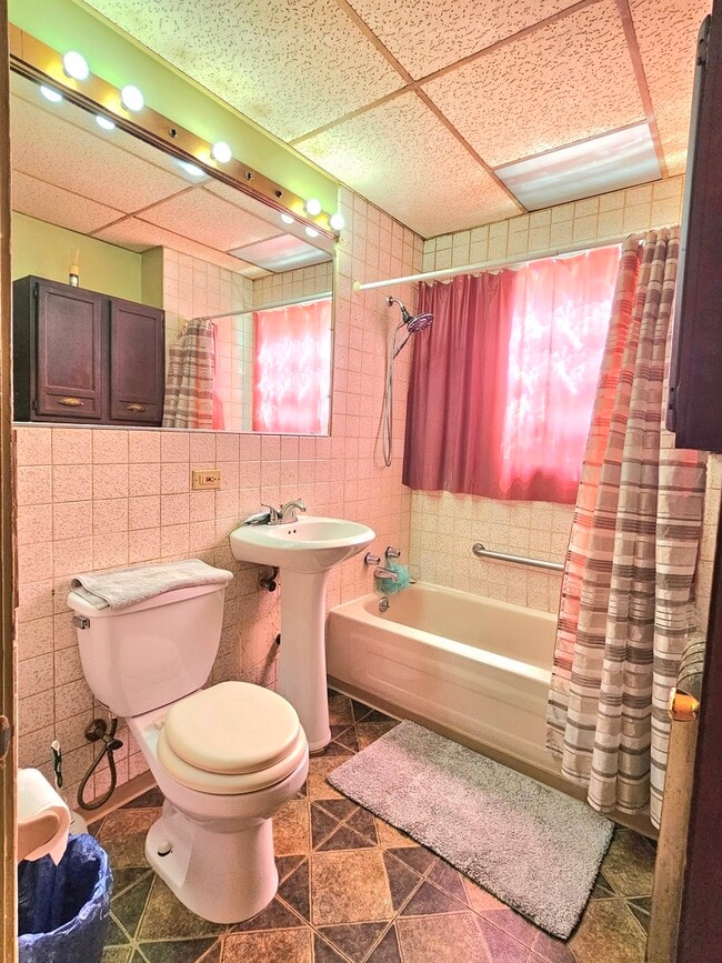 Building Photo - 1515 S 57th Ct