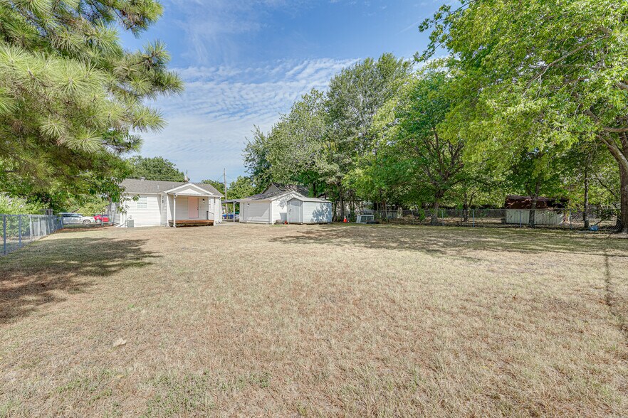 Building Photo - 830 Carver St